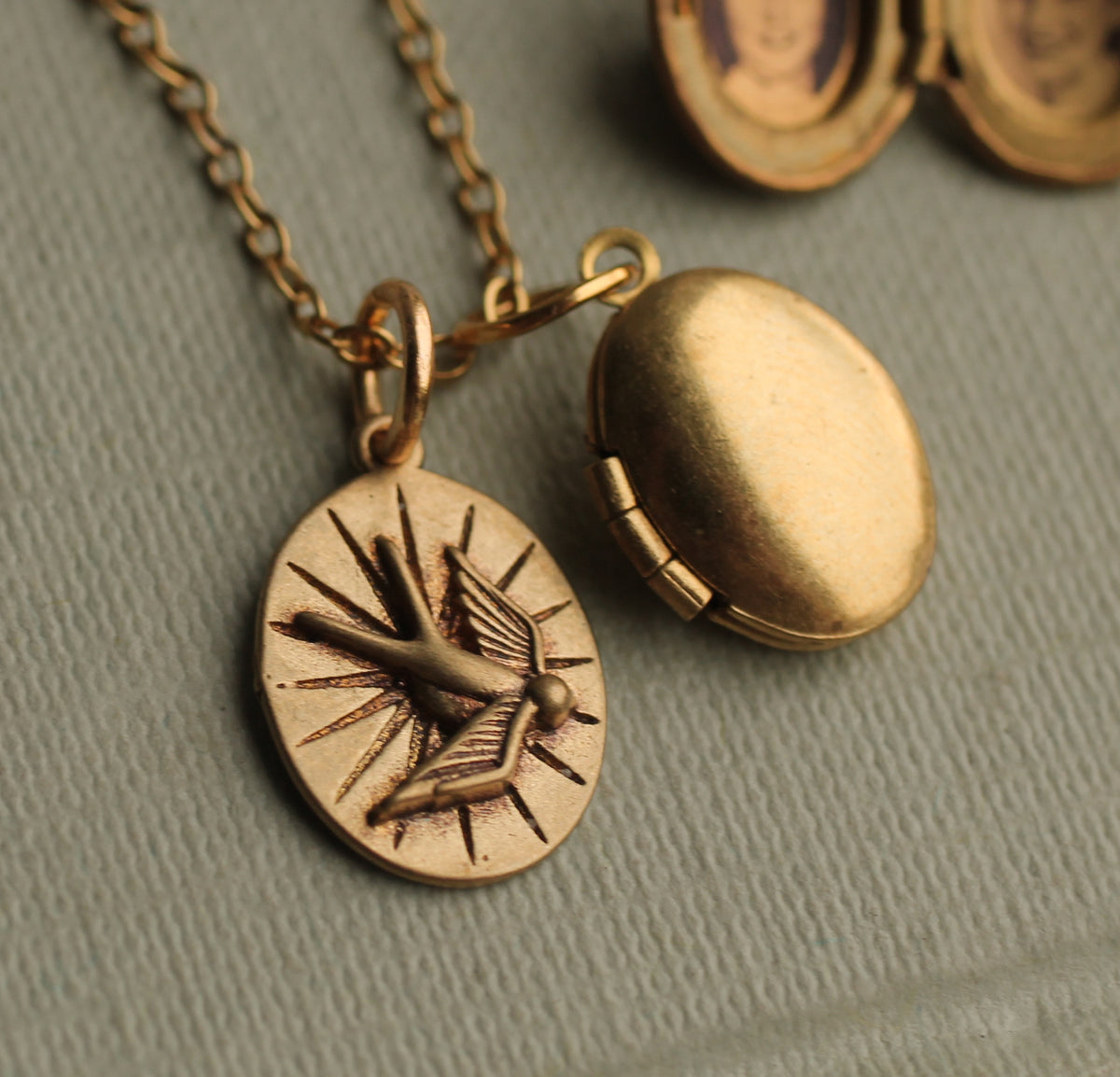 Bird Medallion Charm Locket