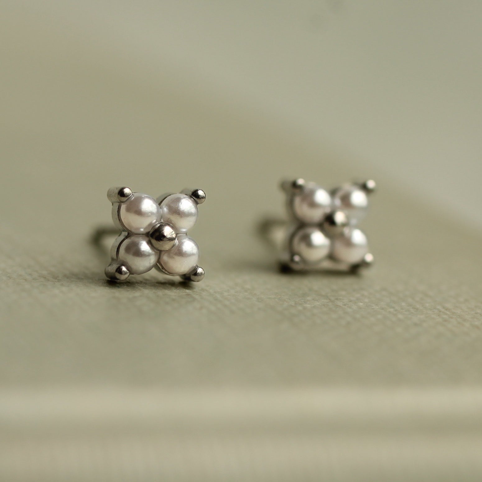 Silver Clover Pearl Studs