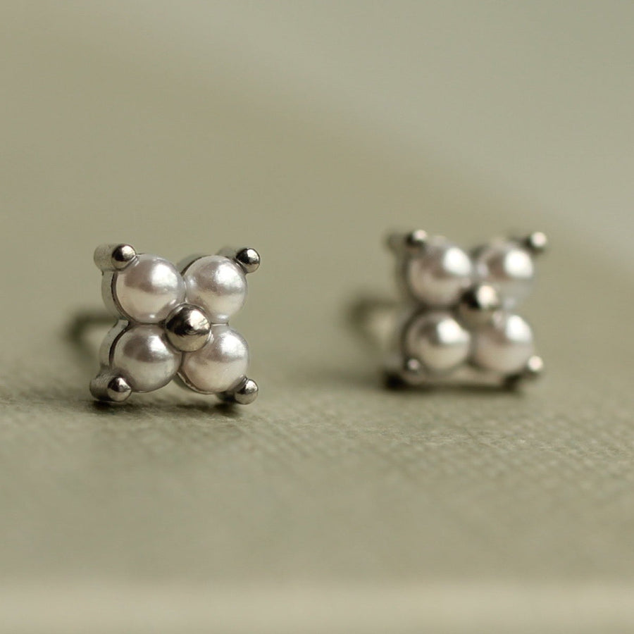 Silver Clover Pearl Studs