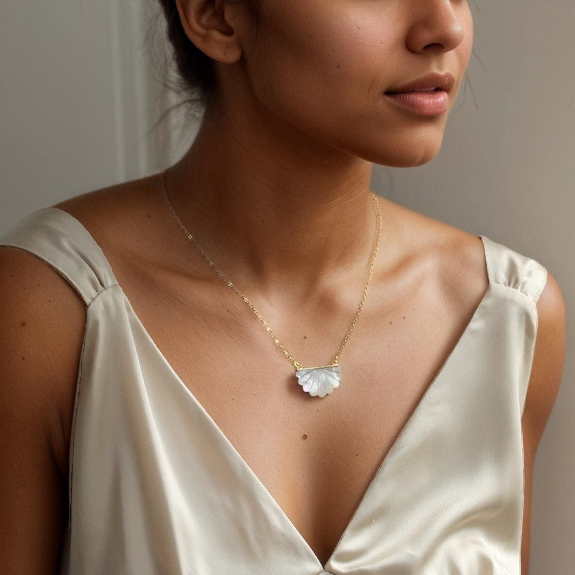 Art Deco Mother of Pearl Pendant Necklace