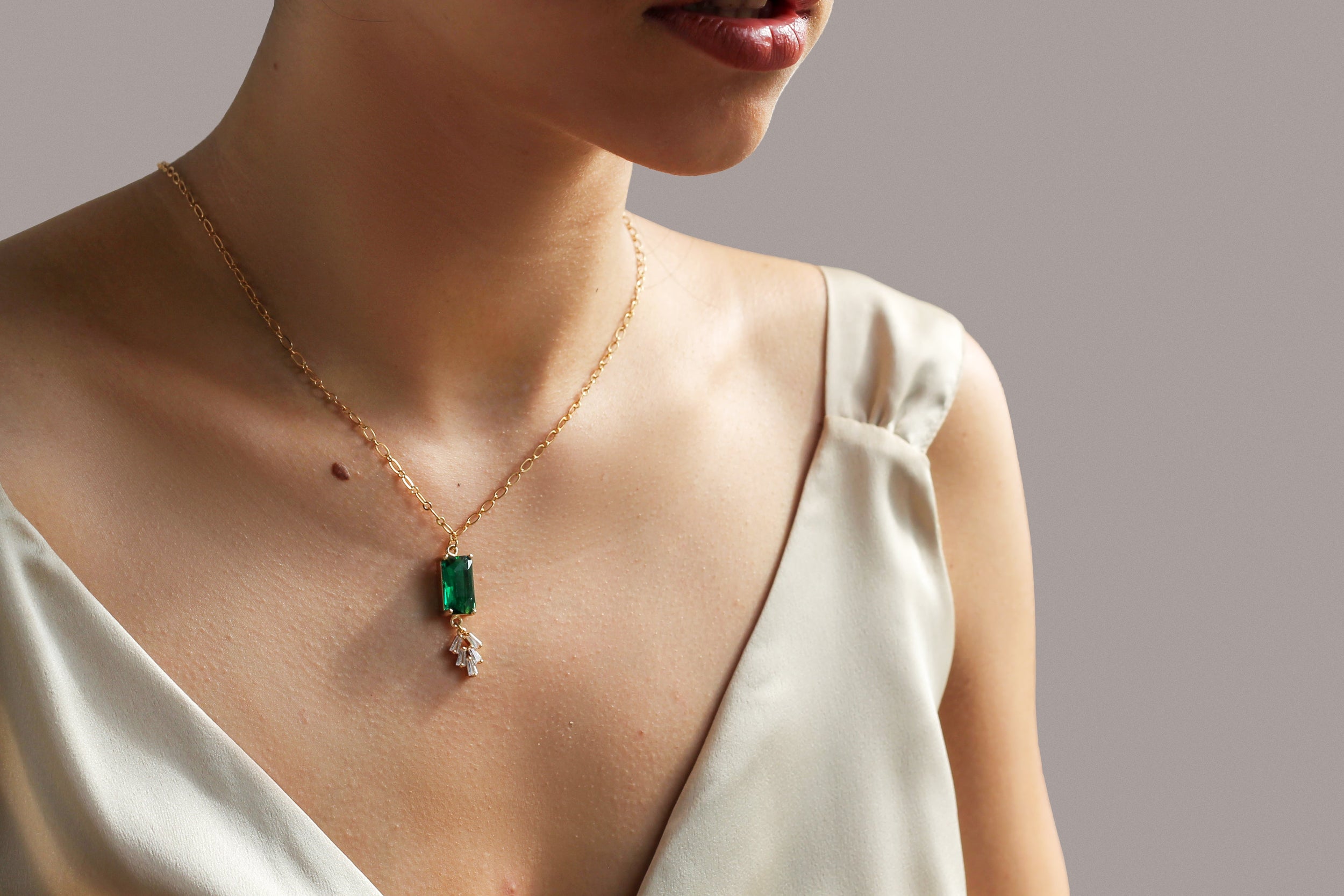 Art Deco Emerald Bar Necklace