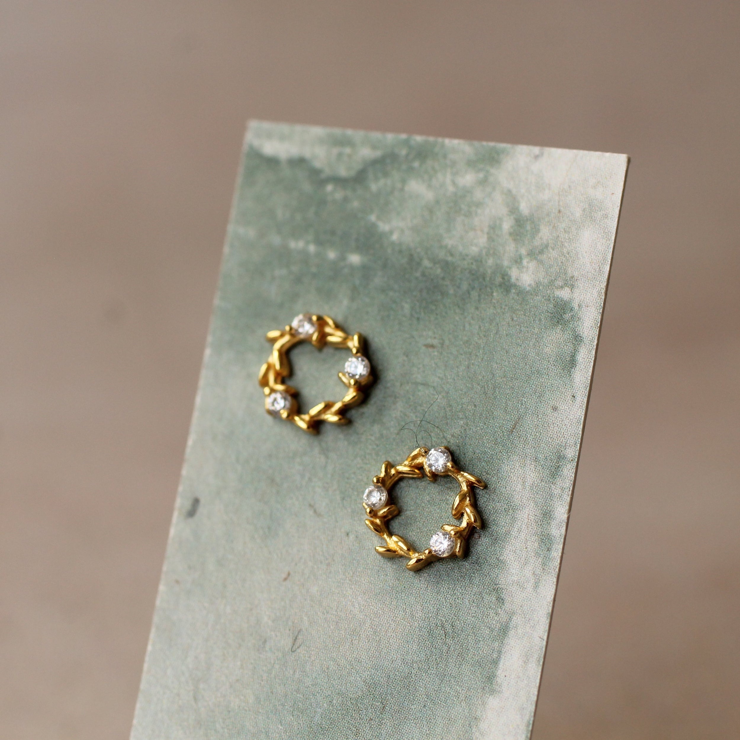 Gold Wreath Circle Stud Earrings