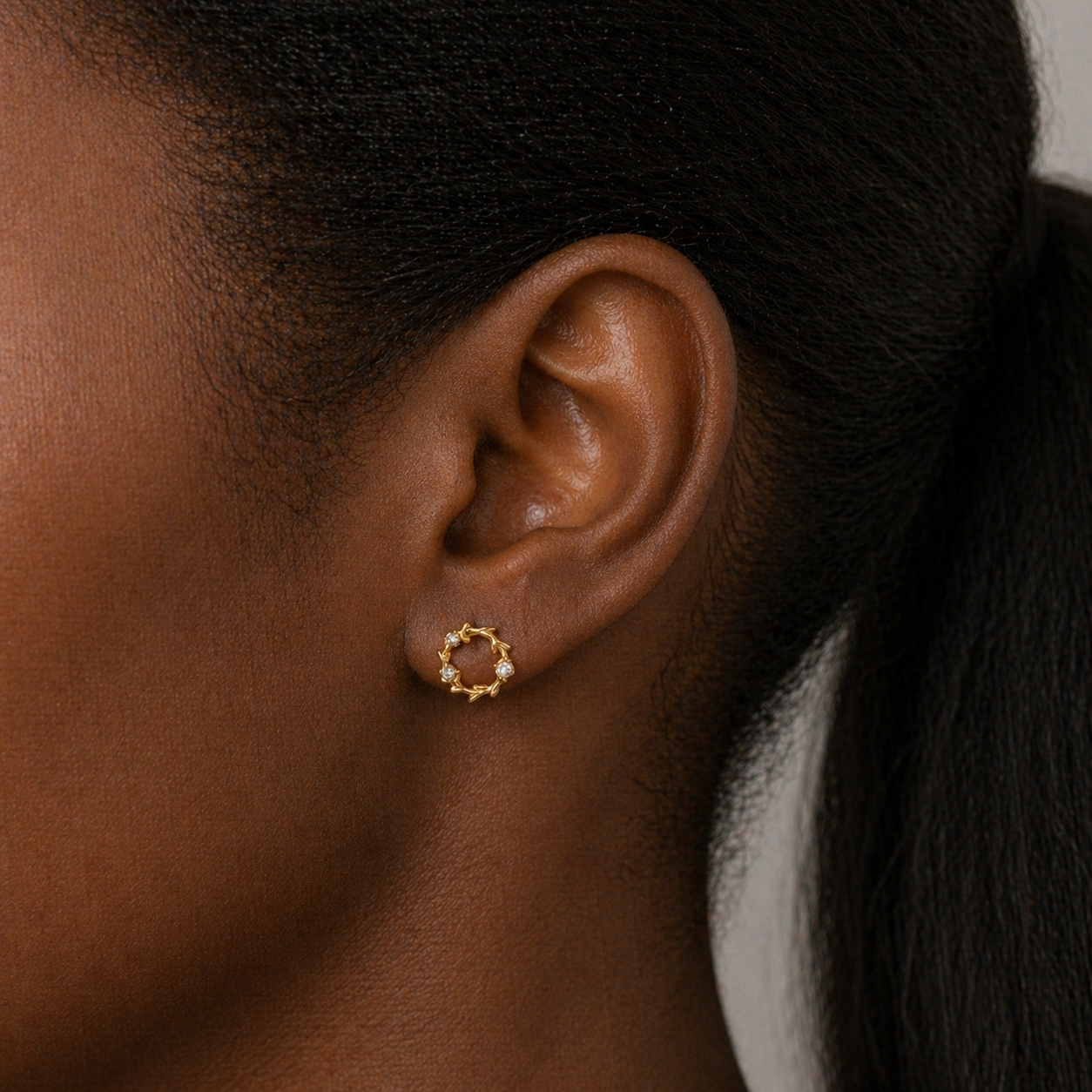 Gold Wreath Circle Stud Earrings