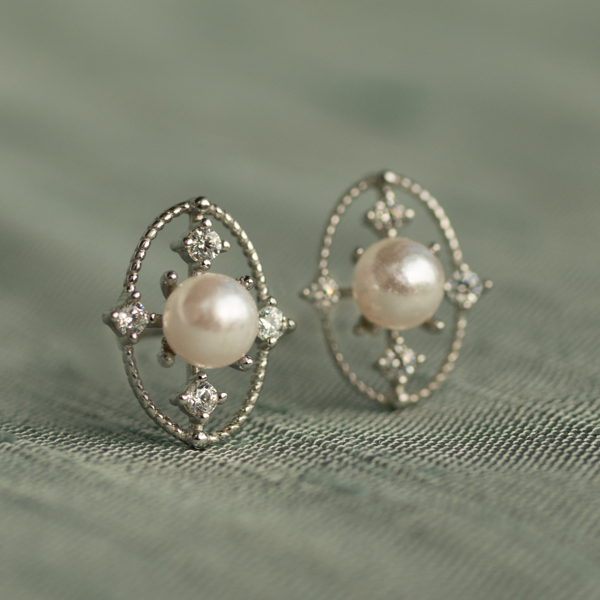 Silver Comet Pearl Stud Earrings