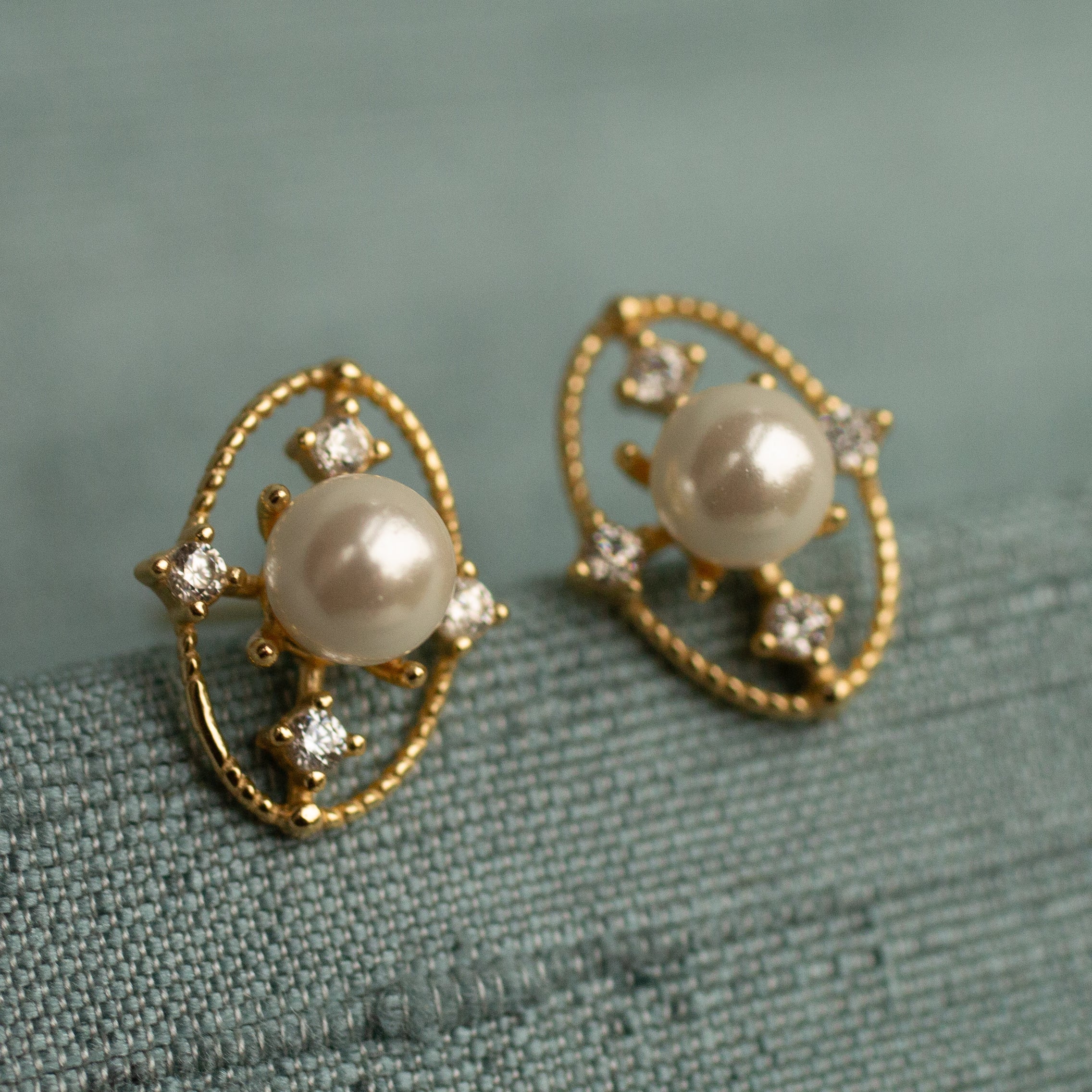 Gold Comet Pearl Stud Earrings