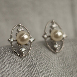 Silver Comet Pearl Stud Earrings