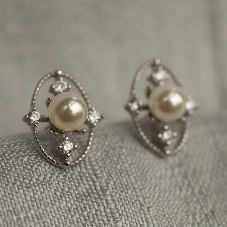 Silver Comet Pearl Stud Earrings