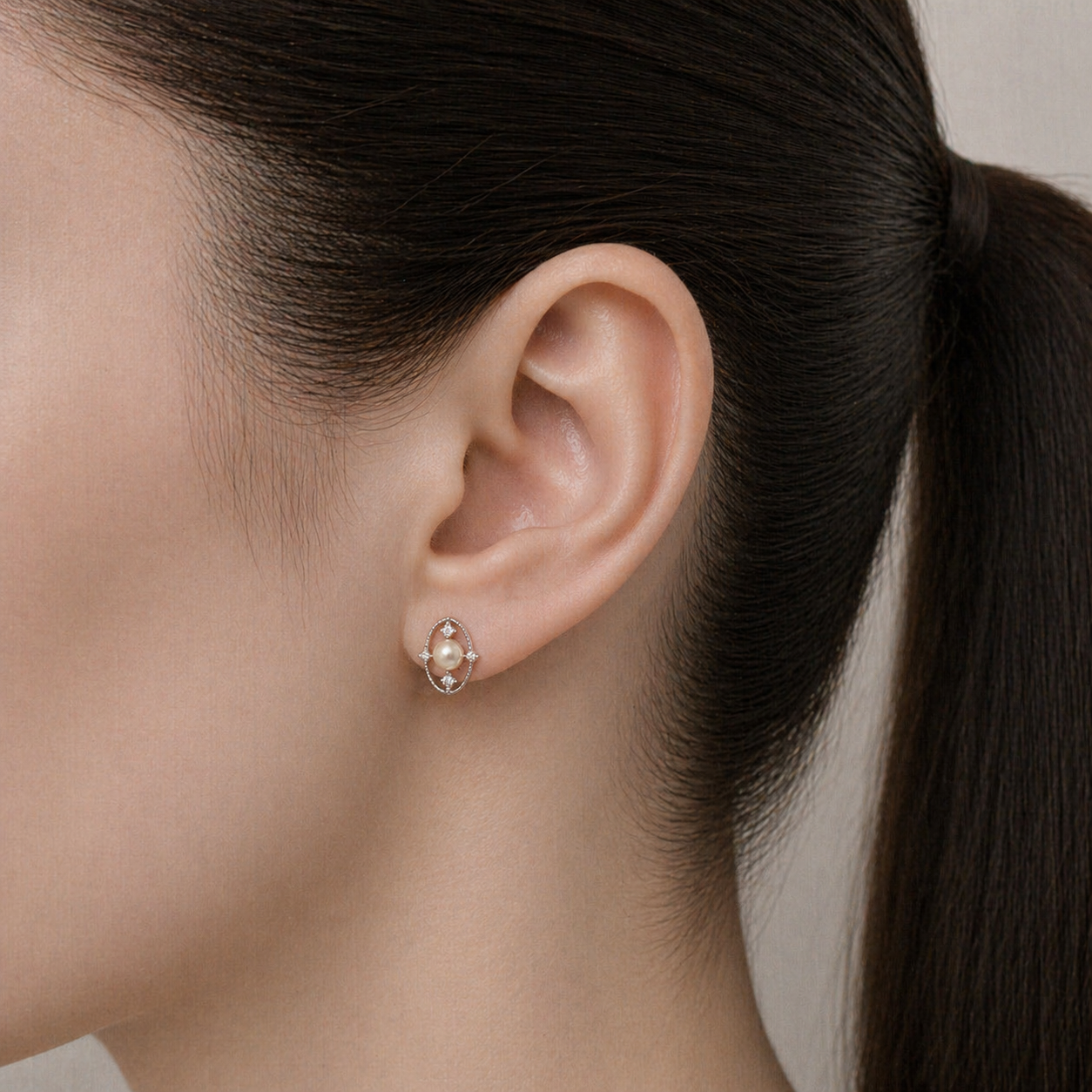Silver Comet Pearl Stud Earrings