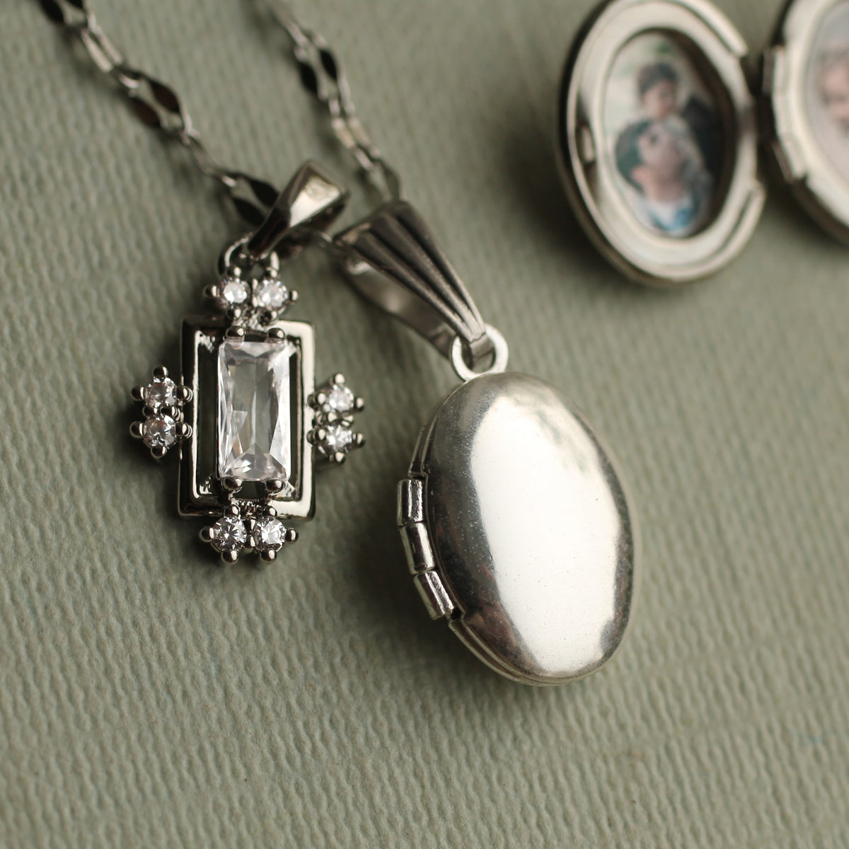 Silver Jewel Vintage Charm Locket