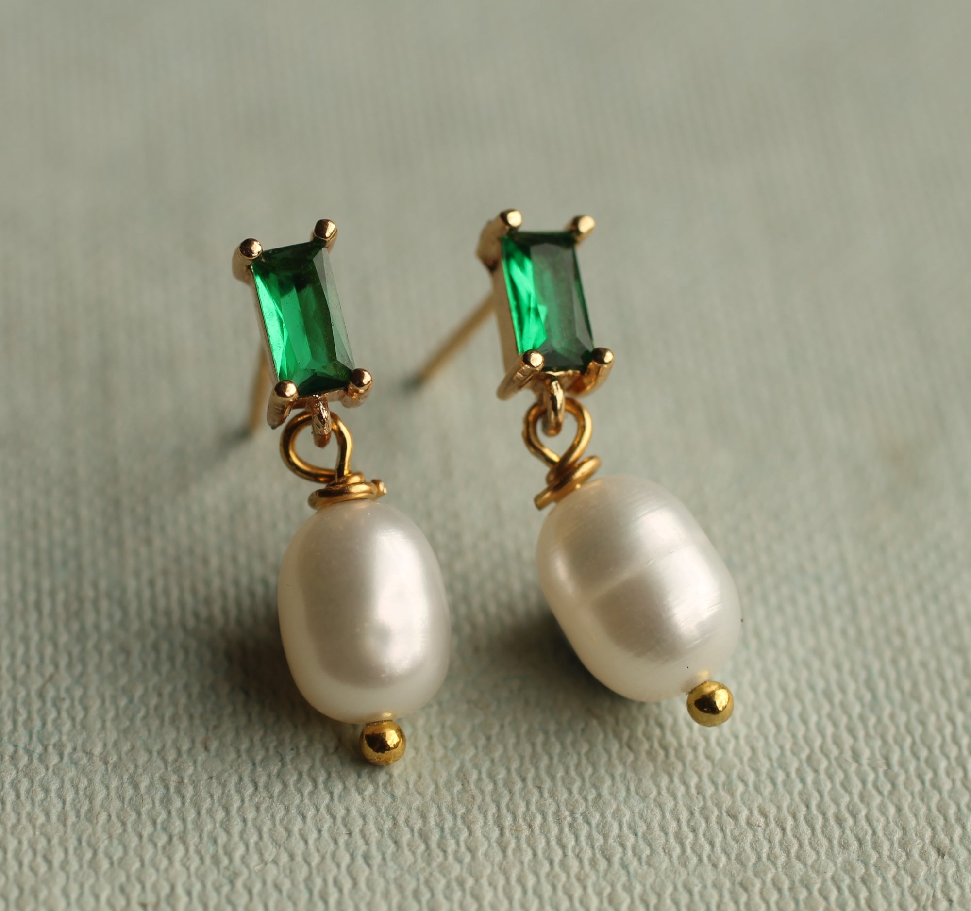 Emerald and Freshwater Pearl Drop Earrings