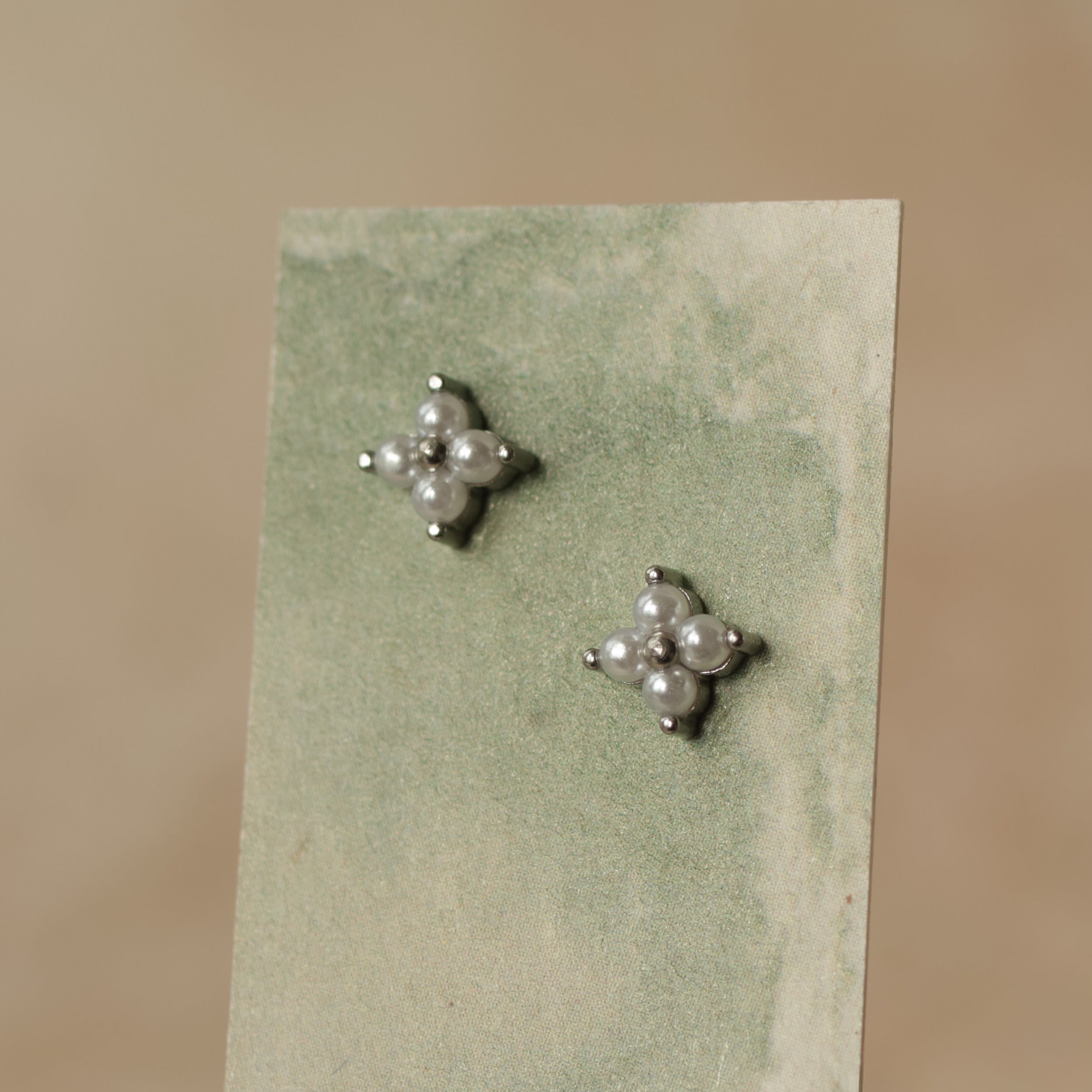 Silver Clover Pearl Studs