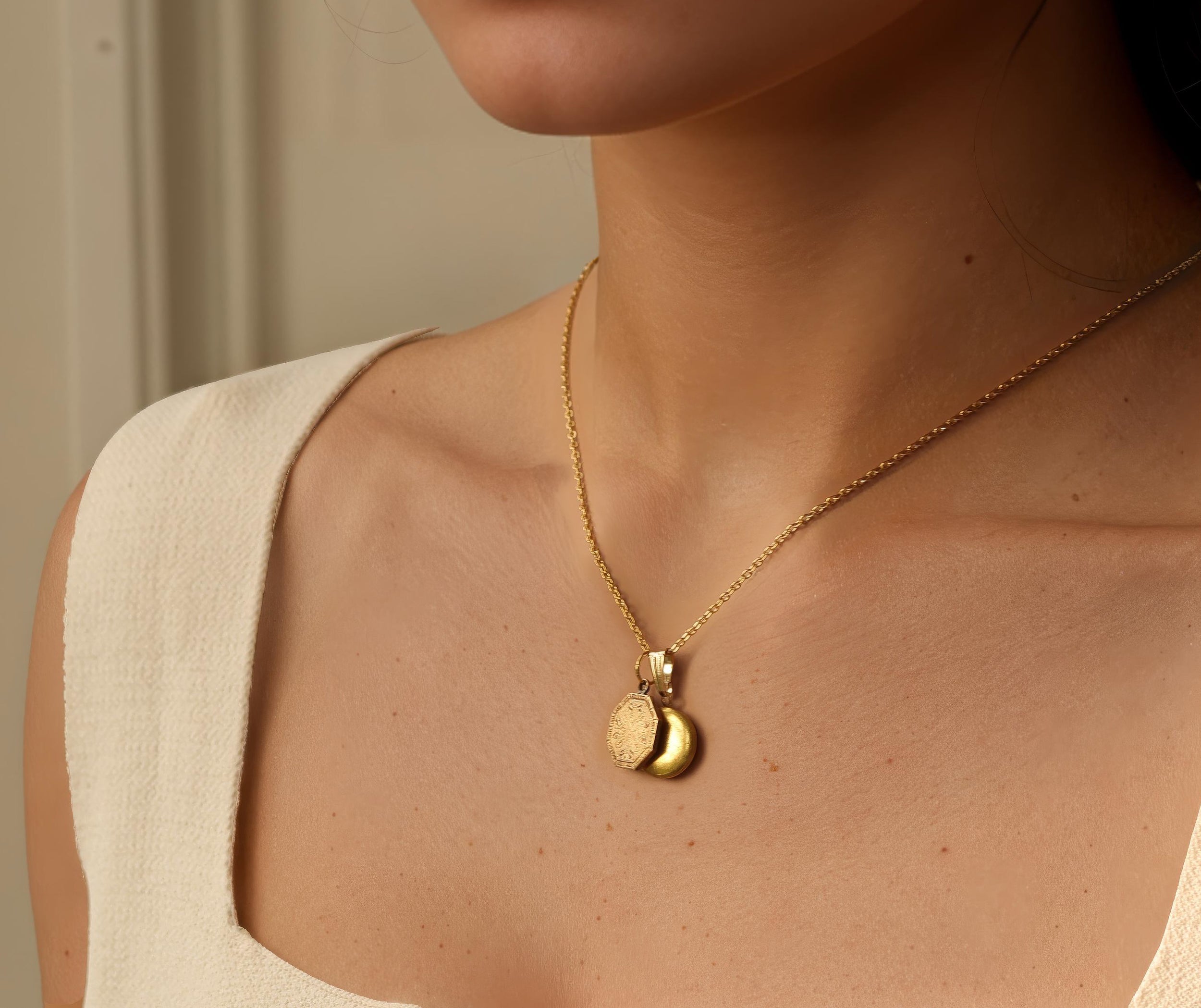 Antique Medallion Charm Locket Necklace