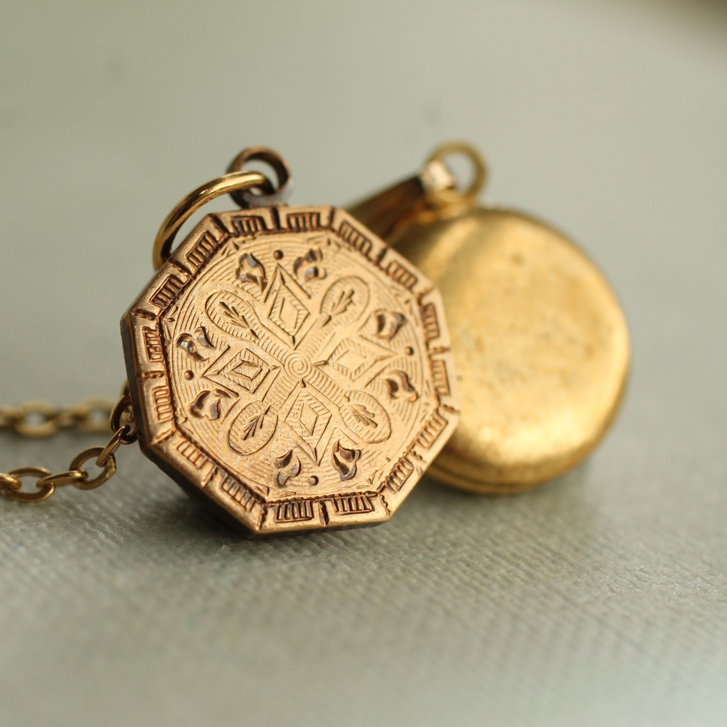Antique Medallion Charm Locket Necklace