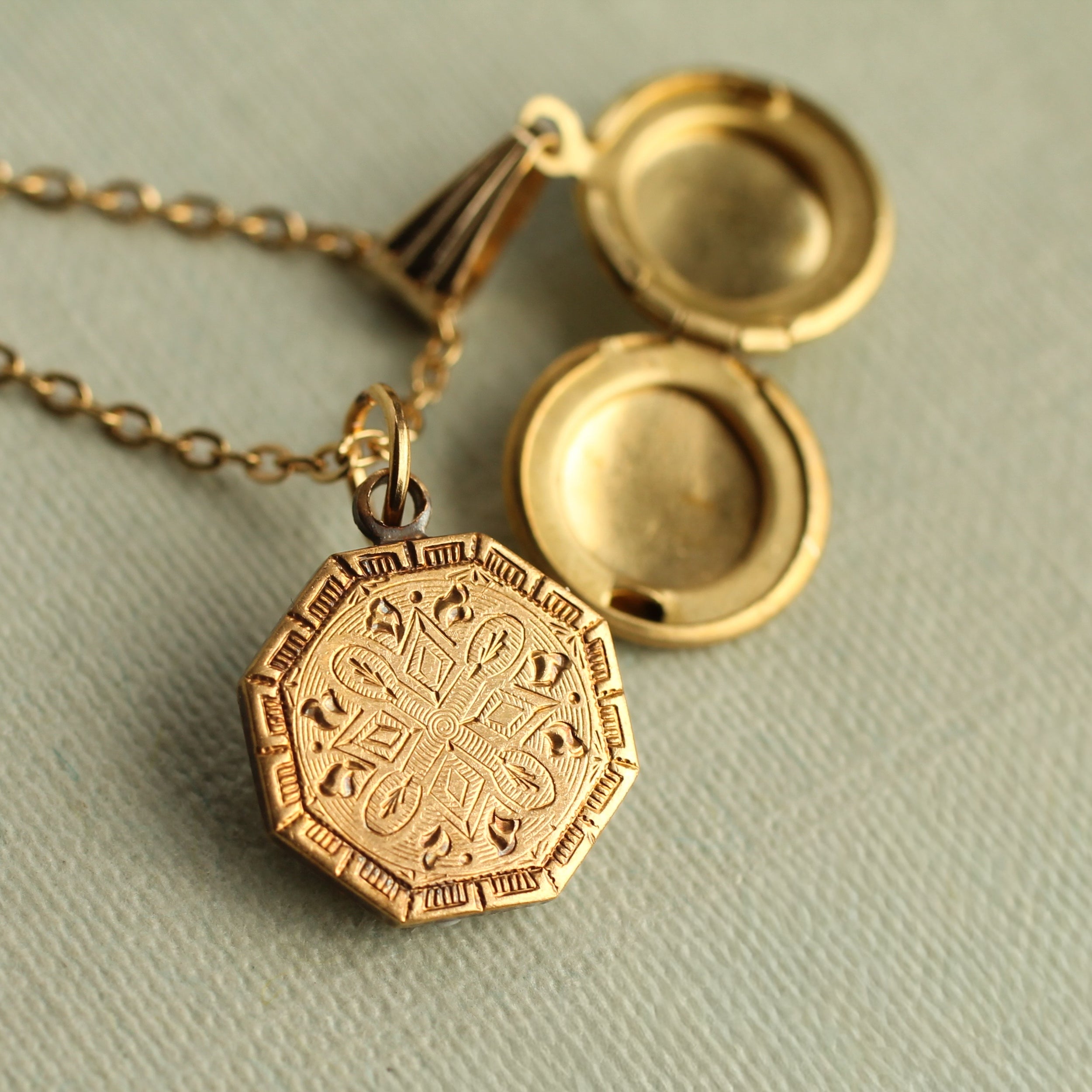 Antique Medallion Charm Locket Necklace