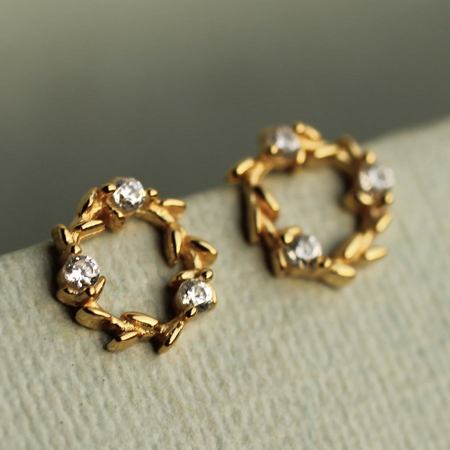 Gold Wreath Circle Stud Earrings